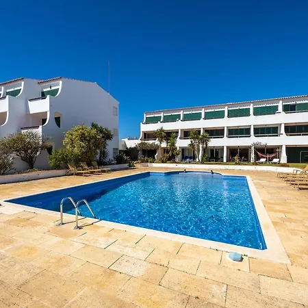 Daire Julio Pomar, Swimming Pool