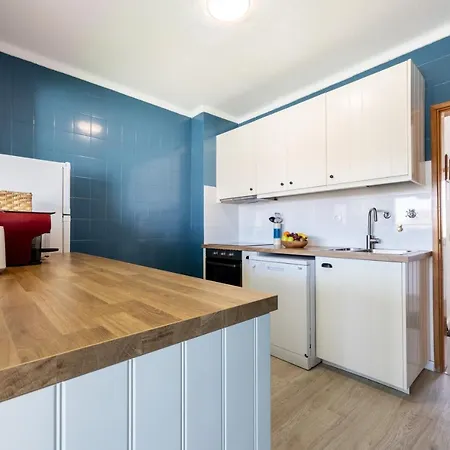 Daire Julio Pomar, Swimming Pool *