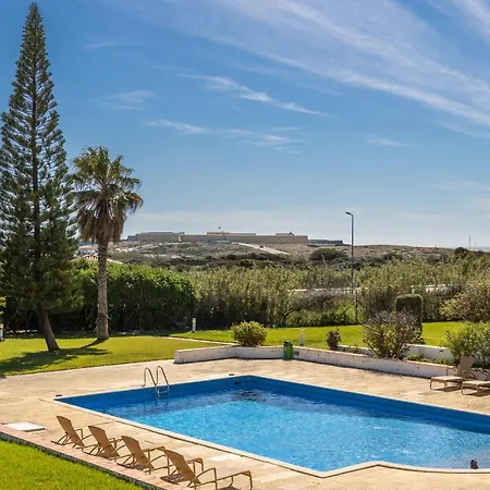 Julio Pomar, Swimming Pool Daire Sagres