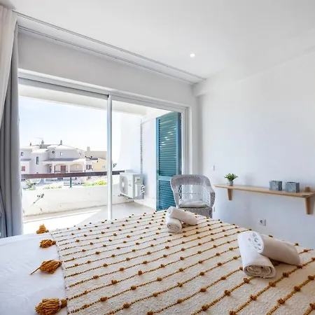 Julio Pomar, Swimming Pool * Sagres