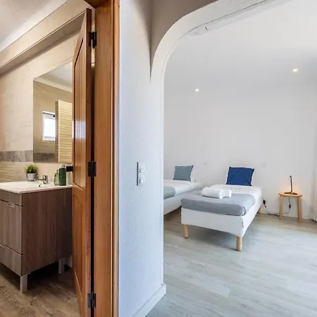 Julio Pomar, Swimming Pool Apartamento Sagres