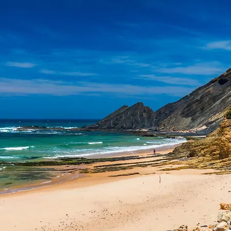 Julio Pomar, Swimming Pool Daire