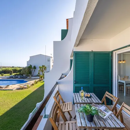Julio Pomar, Swimming Pool Апартаменты