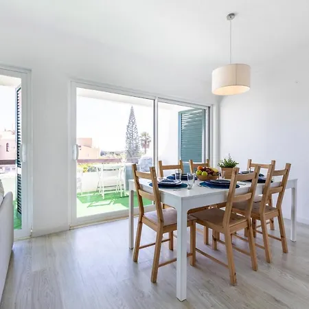 Julio Pomar, Swimming Pool Διαμέρισμα Σάγκρες