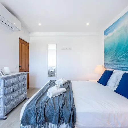 Julio Pomar, Swimming Pool Σάγκρες